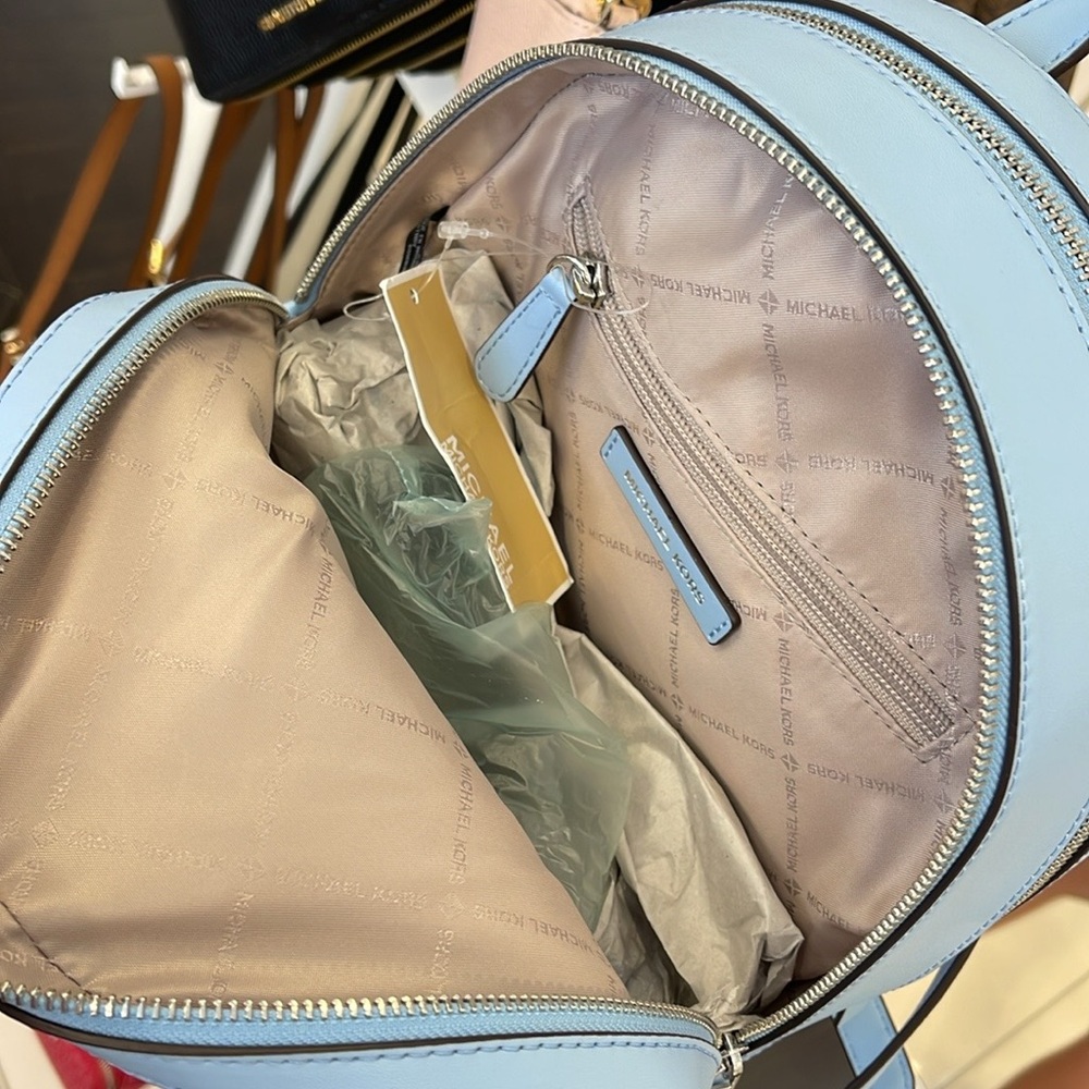 MICHAEL KORS Jaycee Medium Ombré Signature Logo Backpack
Light Sky
NWT - Picture 12 of 16